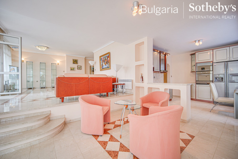 Дава под наем 4-СТАЕН, гр. София, Лозенец, снимка 2 - Апартаменти - 52732324