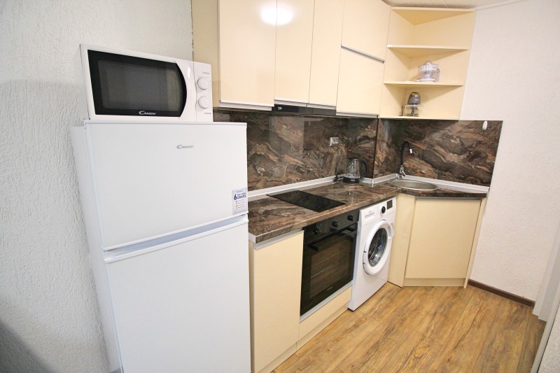 Zu vermieten  1 Schlafzimmer Burgas , Wazraschdane , 59 qm | 32386041