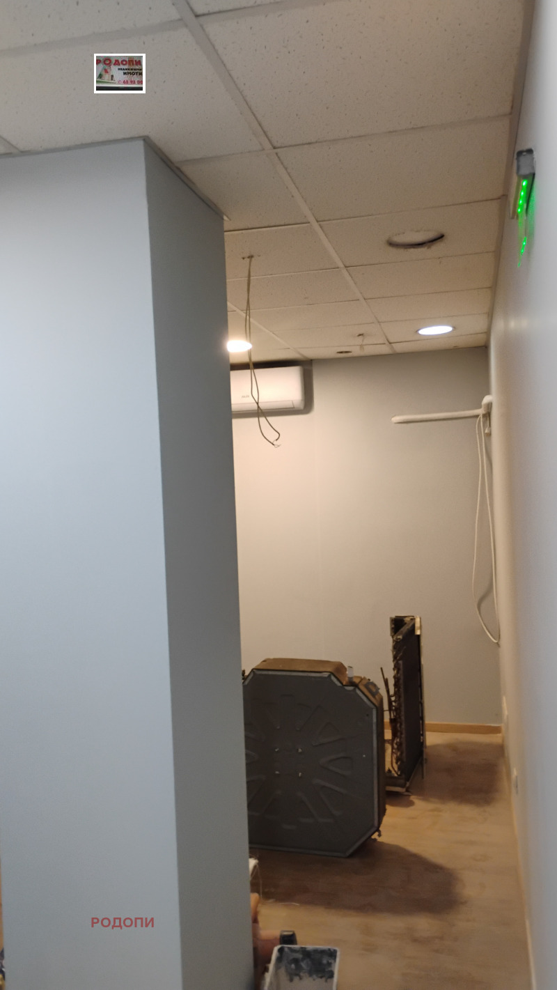 Дава под наем МАГАЗИН, гр. Пловдив, Христо Смирненски, снимка 13 - Магазини - 53592529