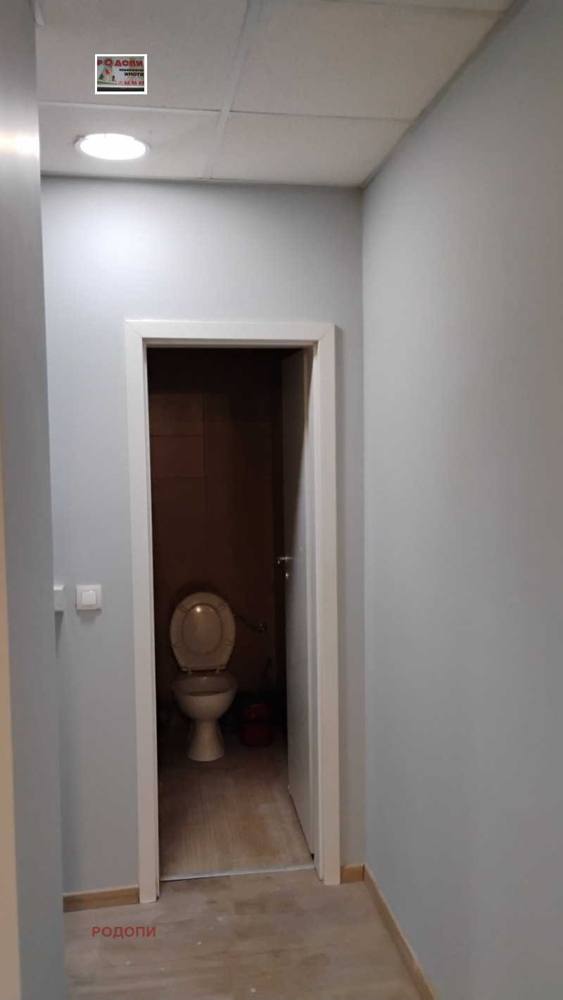 Дава под наем МАГАЗИН, гр. Пловдив, Христо Смирненски, снимка 4 - Магазини - 53592529