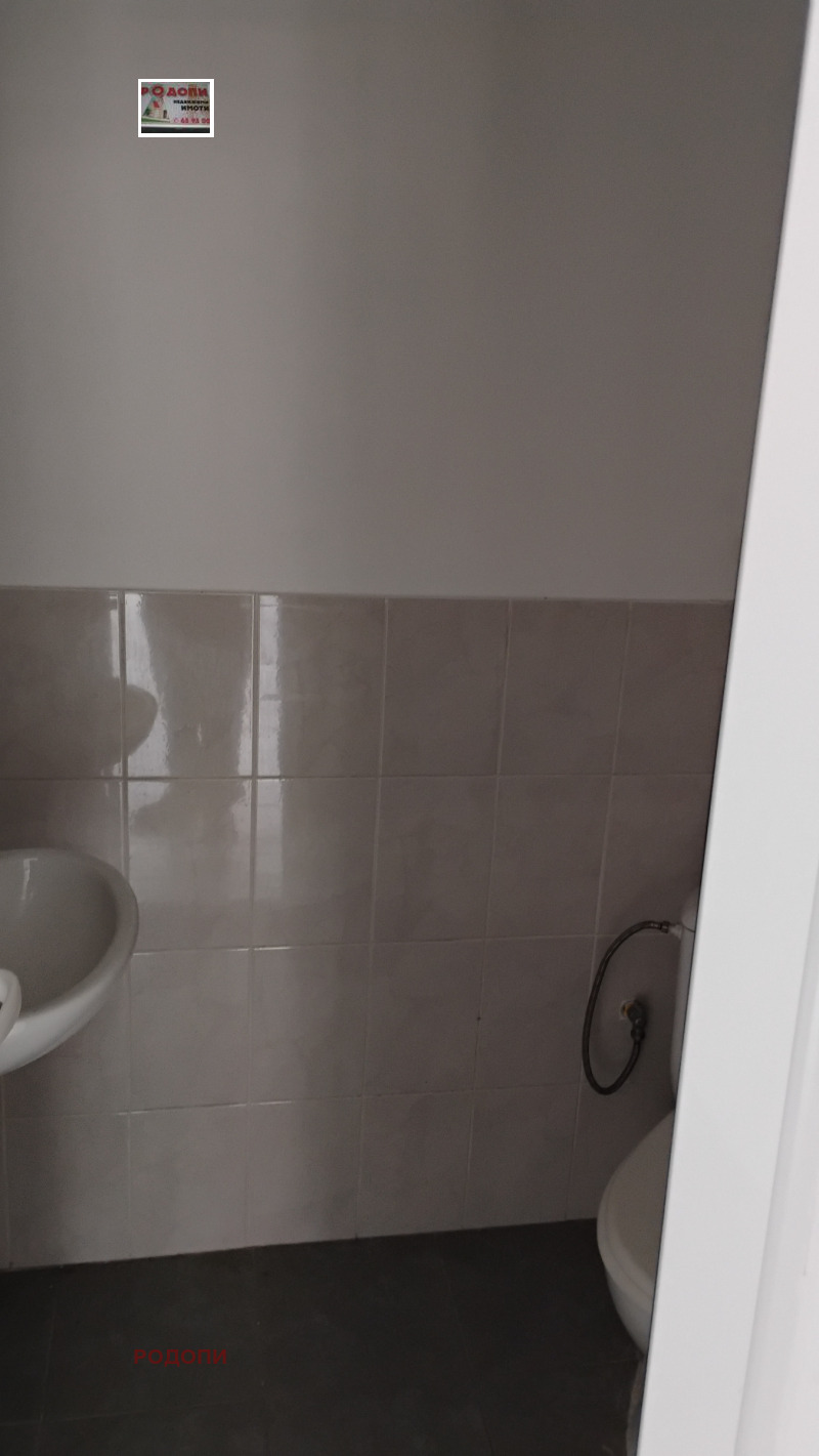 Дава под наем МАГАЗИН, гр. Пловдив, Христо Смирненски, снимка 12 - Магазини - 53592529