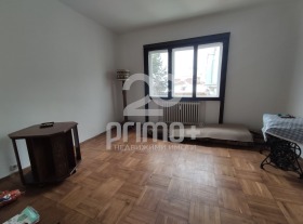 3+ camere da letto Tsentar, Sofia 11