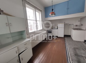 3+ camere da letto Tsentar, Sofia 9