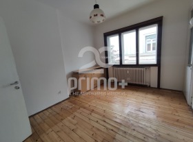 3+ camere da letto Tsentar, Sofia 12