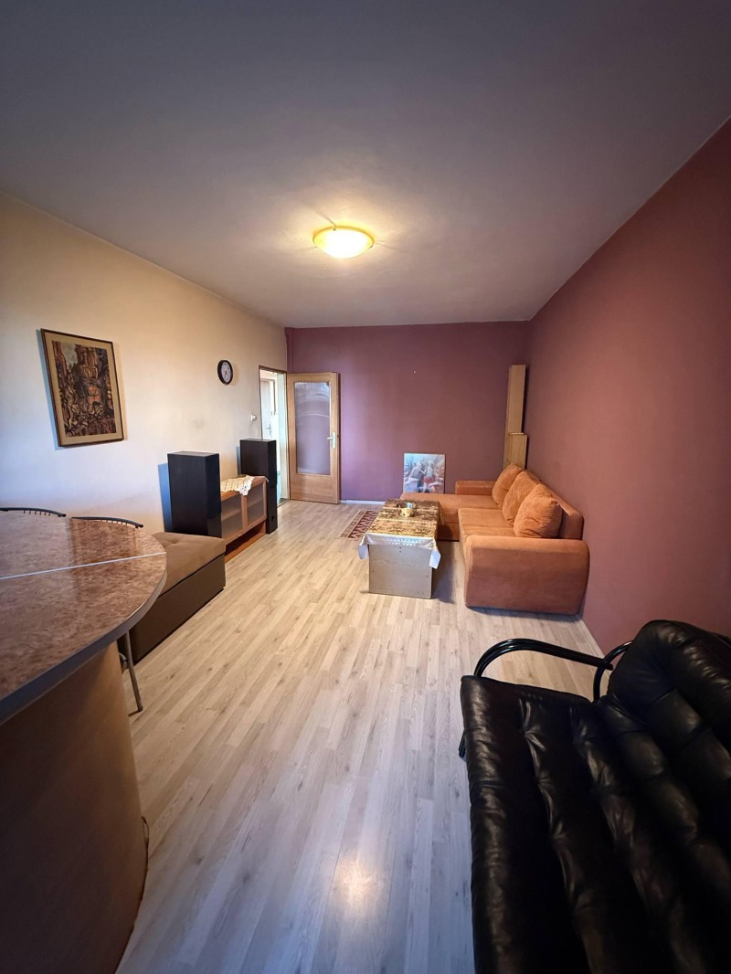Дава под нем  3-стаен, град София, Люлин 4 •  525 EUR • ID 53197033 — holmes.bg - [1] 
