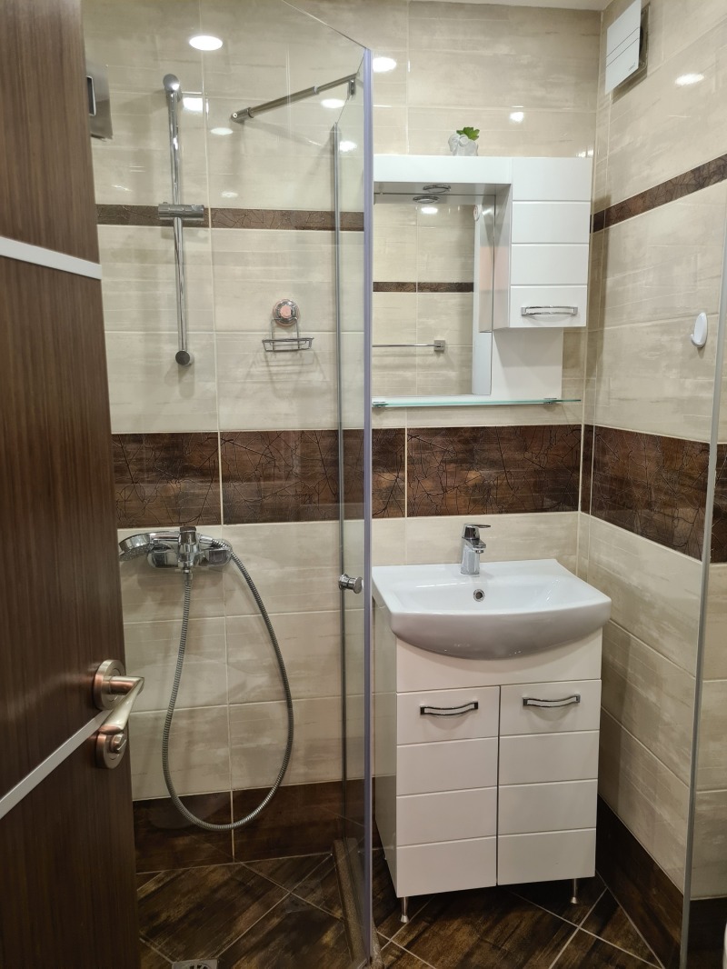 Дава под наем  2-стаен град Русе , Център , 40 кв.м | 65002974 - изображение [10]