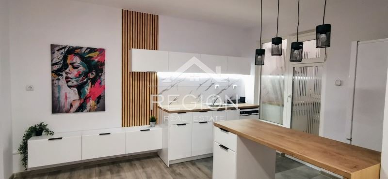 De inchiriat  2 dormitoare Plovdiv , Țentâr , 90 mp | 74220576