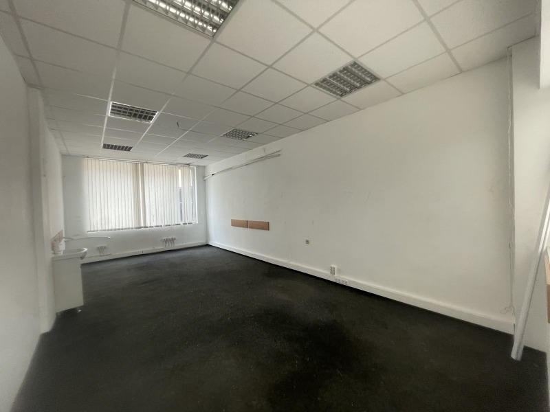 Дава под Наем ОФИС в град София, Банишора - 30 кв.м / 450 € » 880.12 лв., ДЖЕЙ И ДЖЕЙ КОРПОРЕЙШЪН ООД