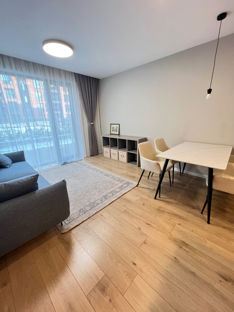 Дава под наем 2-СТАЕН, гр. София, Хладилника