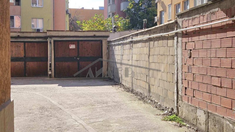 Дава под наем ГАРАЖ, ПАРКОМЯСТО, гр. Пловдив, Кършияка, снимка 4 - Гаражи и паркоместа - 53252630