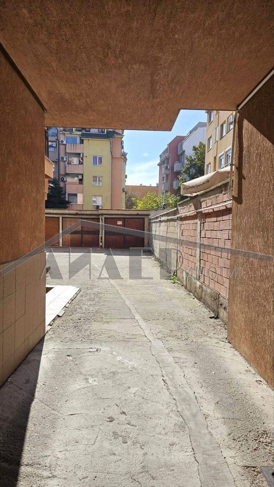Дава под наем ГАРАЖ, ПАРКОМЯСТО, гр. Пловдив, Кършияка, снимка 5 - Гаражи и паркоместа - 53252630