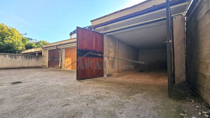 Дава под наем ГАРАЖ, ПАРКОМЯСТО, гр. Пловдив, Кършияка, снимка 2 - Гаражи и паркоместа - 53252630