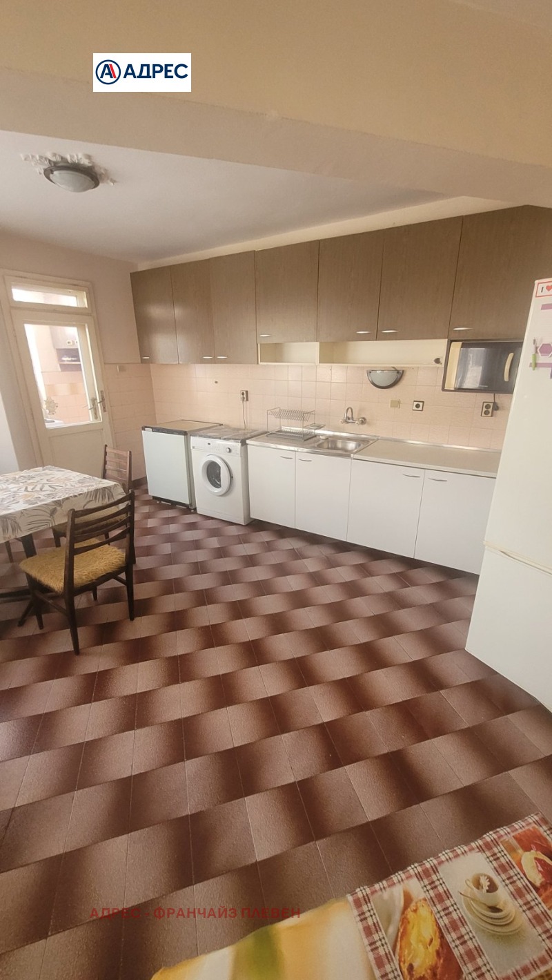 Дава под наем МНОГОСТАЕН, гр. Плевен, Широк център