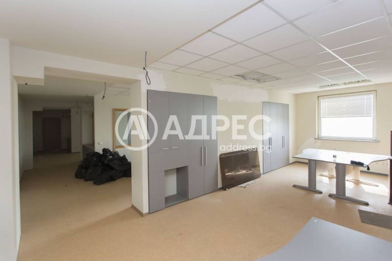 A louer  Bureau Sofia , Vrajdebna , 397 m² | 79379970