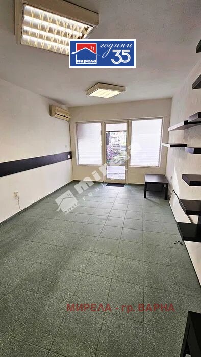 Дава под наем МАГАЗИН, гр. Варна, Зимно кино Тракия, снимка 2 - Магазини - 53913959
