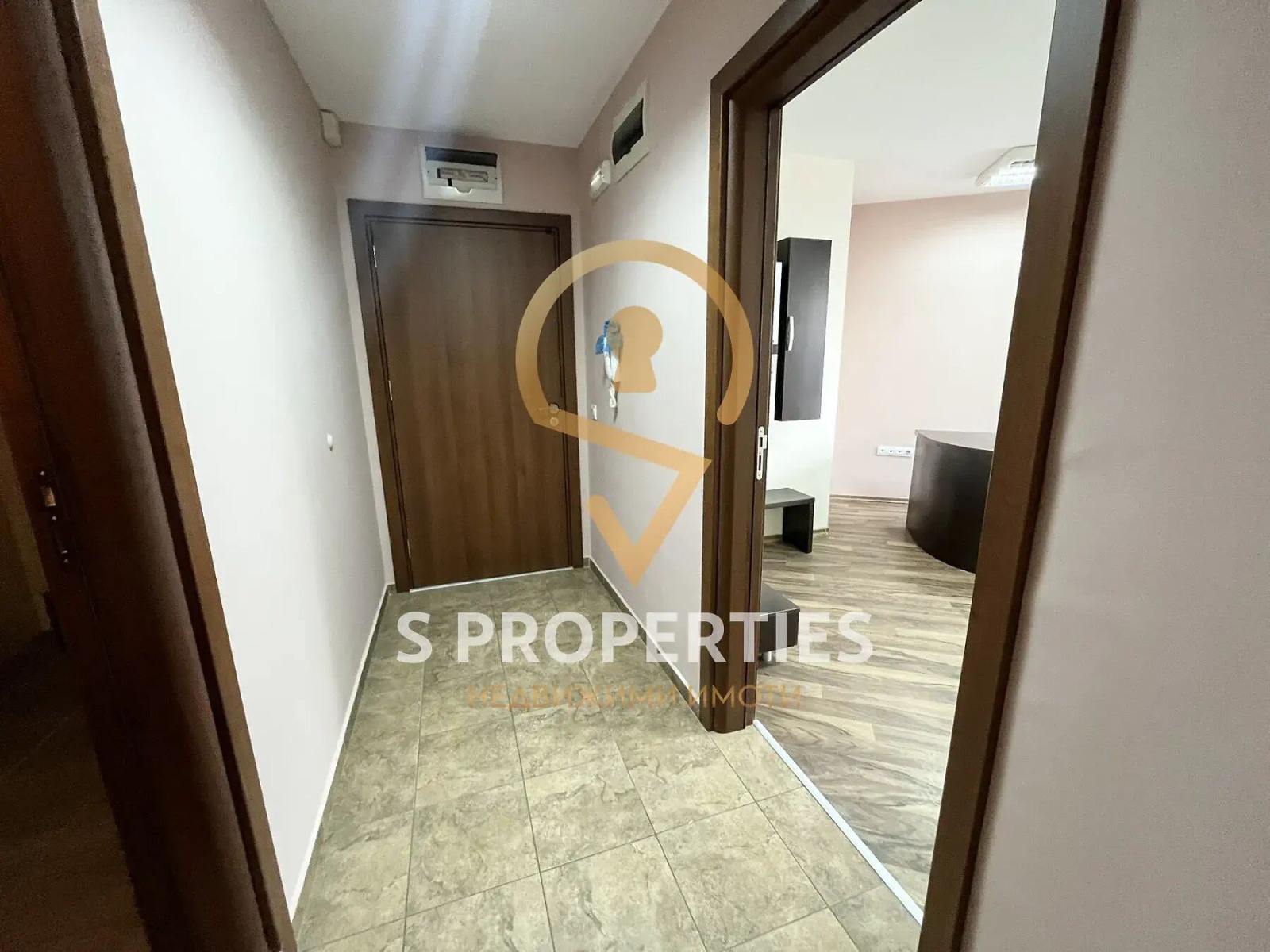 Дава под наем ОФИС, гр. Варна, Бизнес хотел, снимка 4 - Офиси - 53681399