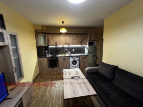 1 chambre Kyutchouk Parij, Plovdiv