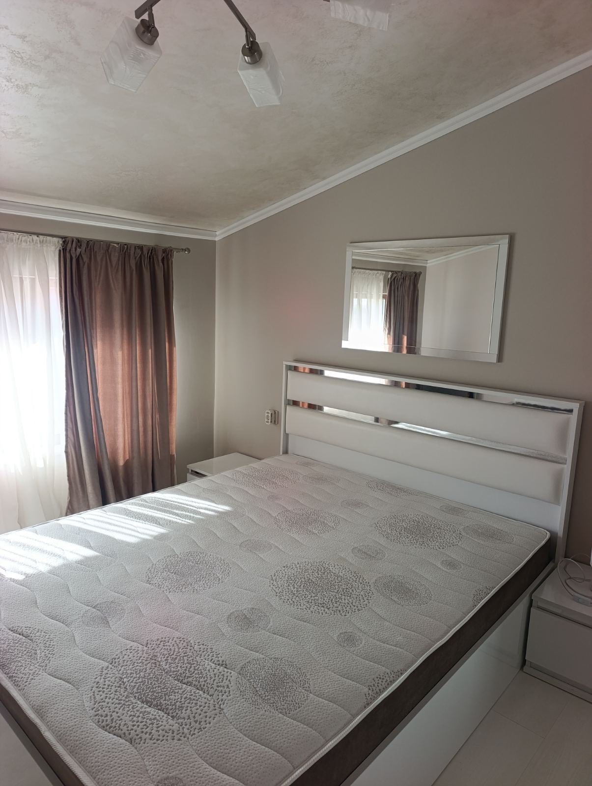 Дава под наем КЪЩА, гр. Карлово, област Пловдив, снимка 5 - Къщи - 53819684