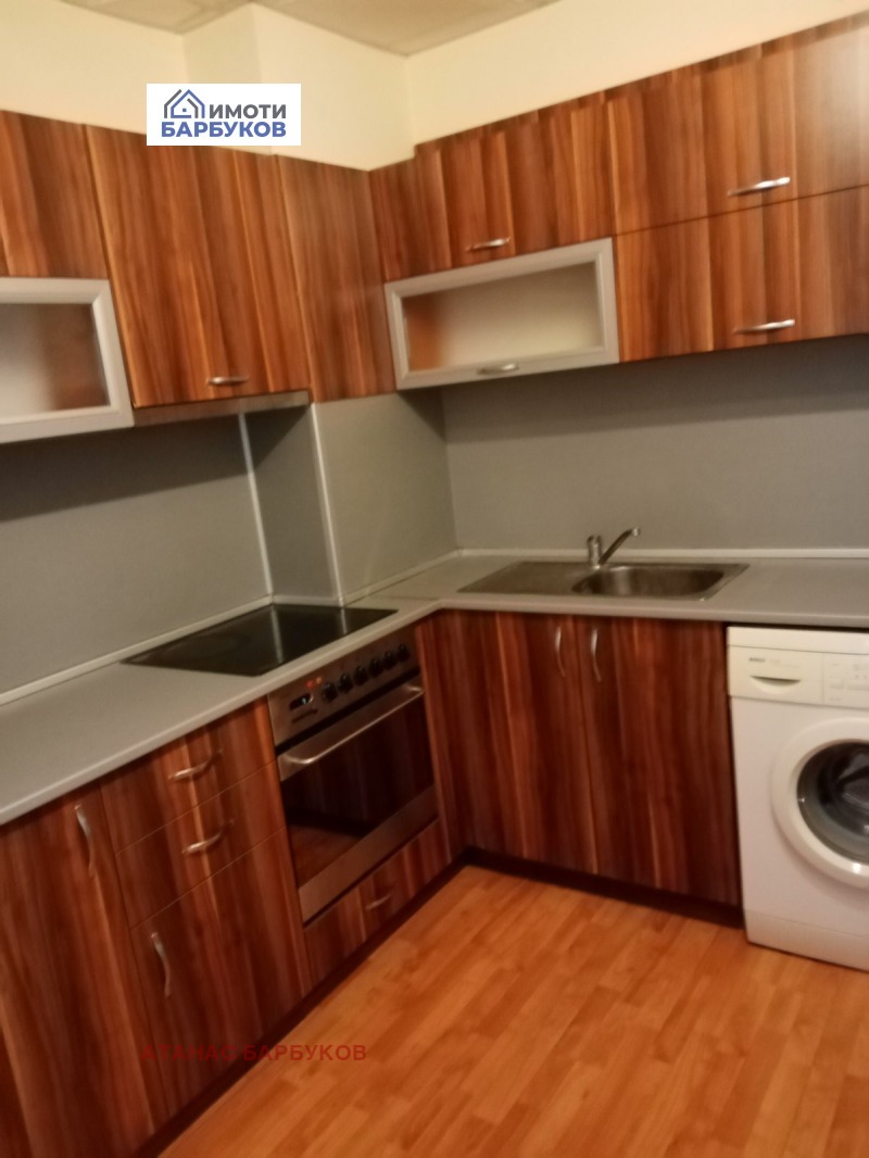 En renta  1 dormitorio Ruse , Tsentar , 75 metros cuadrados | 23156396