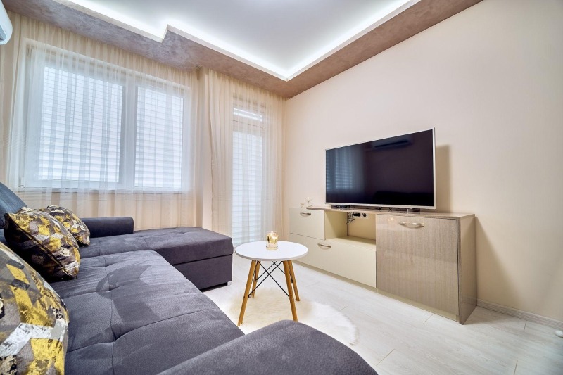 En renta  1 dormitorio Varna , Tsentar , 65 metros cuadrados | 41681143