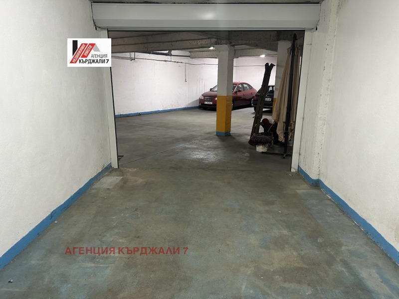 Дава под наем 3-СТАЕН, гр. Кърджали, Център, снимка 13 - Апартаменти - 53148723