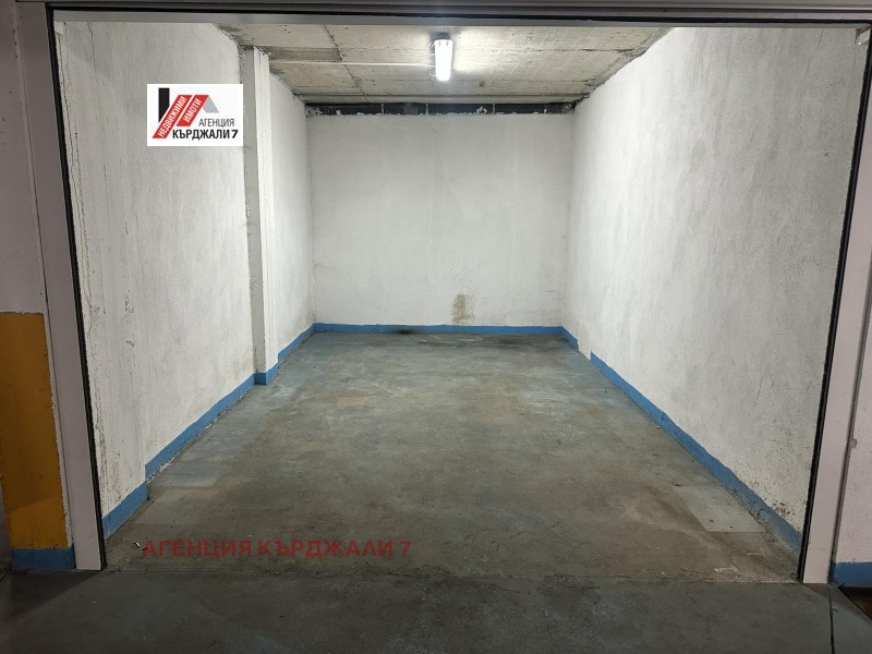 Дава под наем 3-СТАЕН, гр. Кърджали, Център, снимка 12 - Апартаменти - 53148723