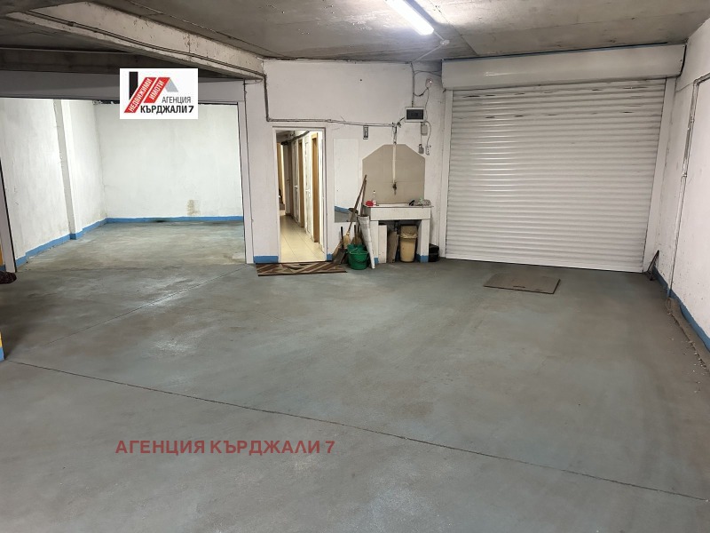 Дава под наем 3-СТАЕН, гр. Кърджали, Център, снимка 11 - Апартаменти - 53148723