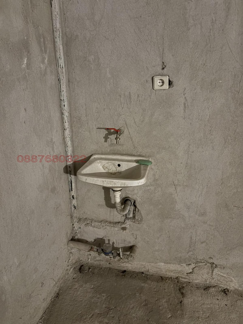 Дава под наем ГАРАЖ, ПАРКОМЯСТО, гр. Велико Търново, Бузлуджа, снимка 3 - Гаражи и паркоместа - 52783035