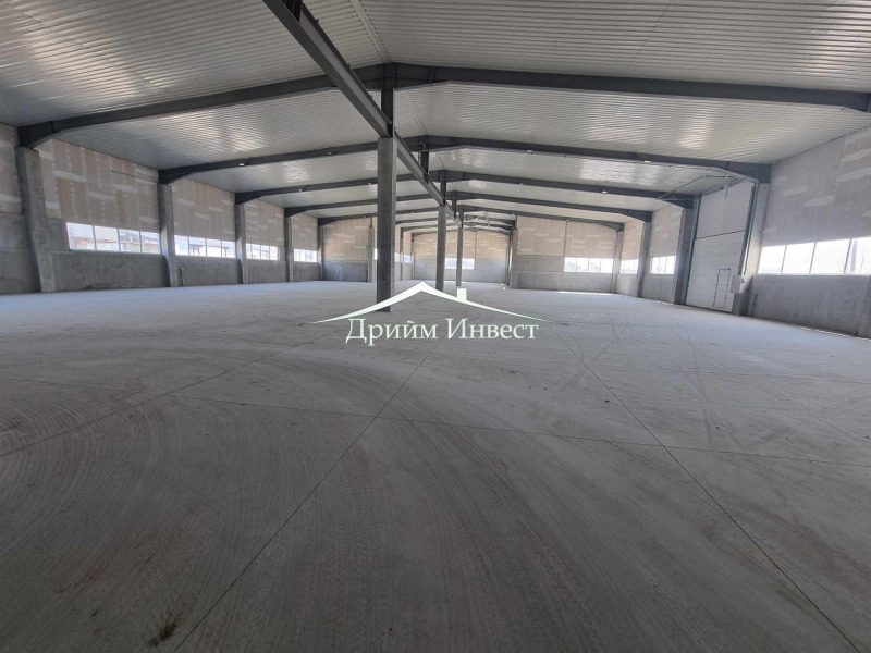 Дава под Наем СКЛАД в град Пловдив, Индустриална зона - Юг - 2100 кв.м / 6 300 € » 12 321.73 лв., ДРИЙМ ИНВЕСТ