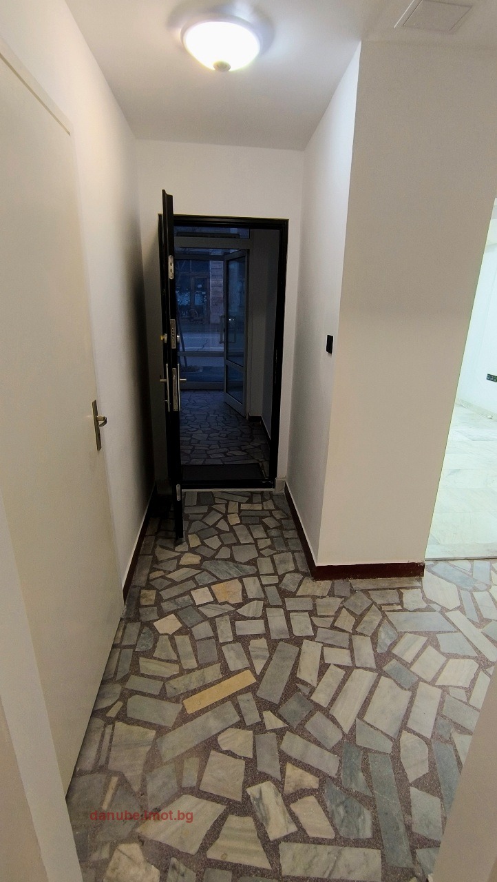 Дава под наем МАГАЗИН, гр. Русе, Център, снимка 3 - Магазини - 53023351