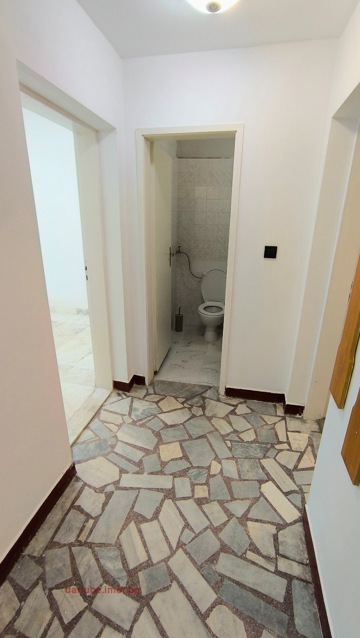 Дава под наем МАГАЗИН, гр. Русе, Център, снимка 4 - Магазини - 53023351