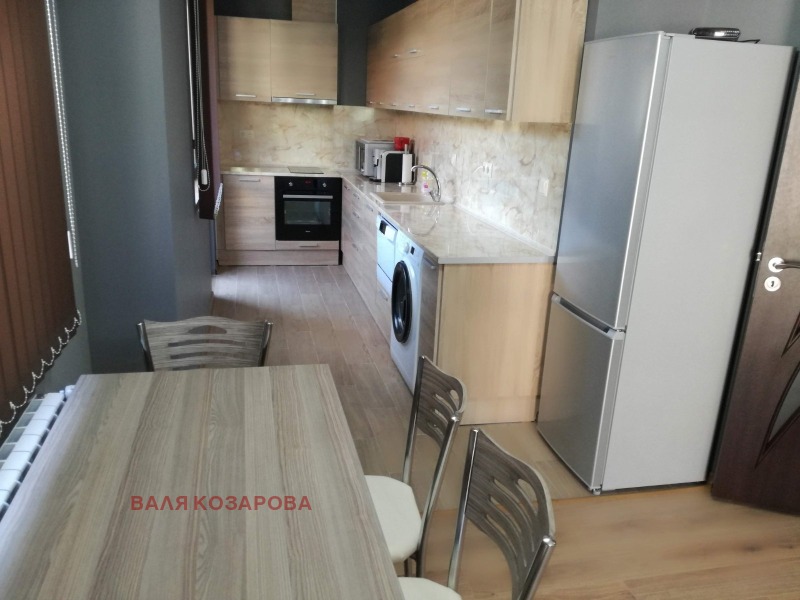 Дава под Наем 2-СТАЕН в град Плевен, Идеален център - 70 кв.м / 550 € » 1 075.71 лв., ВАЛЯ КОЗАРОВА
