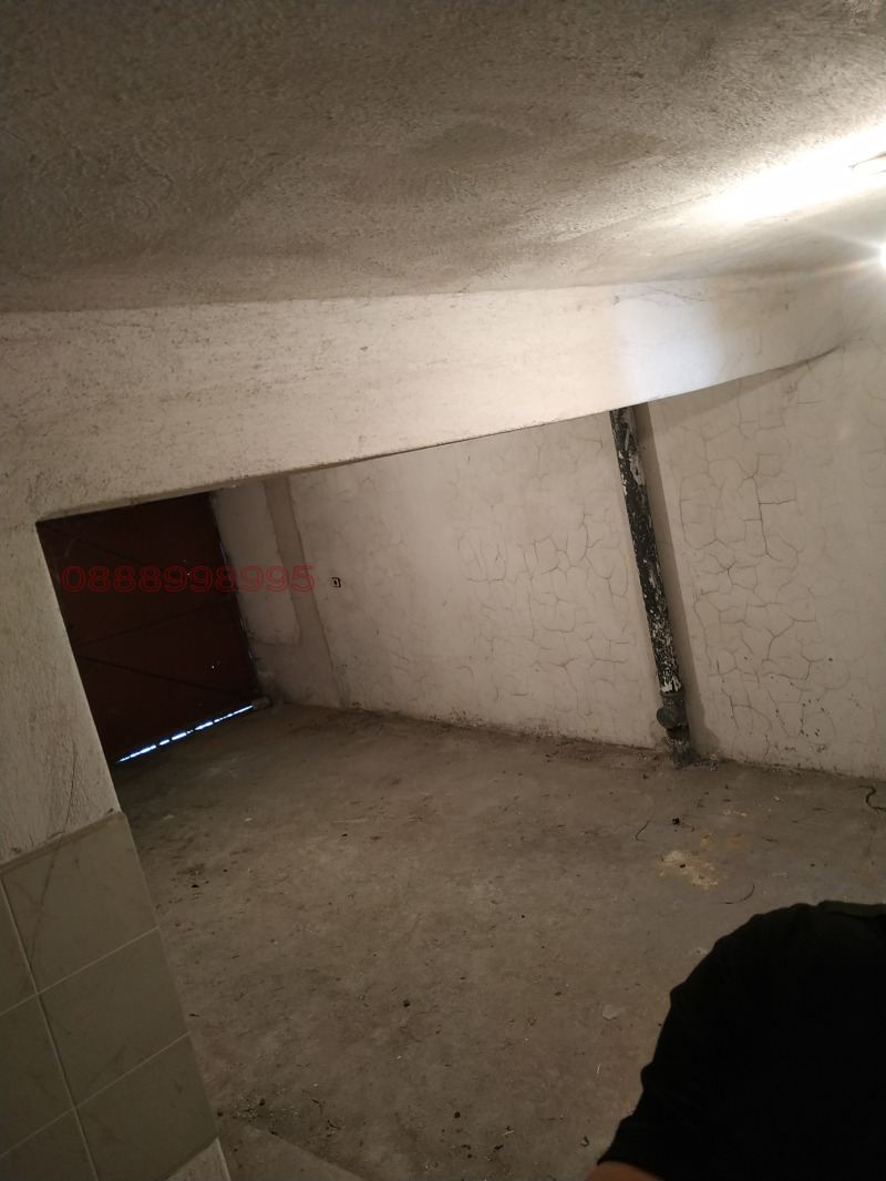 Дава под наем ГАРАЖ, ПАРКОМЯСТО, гр. Пазарджик, Моста на Лютата, снимка 2 - Гаражи и паркоместа - 52786209