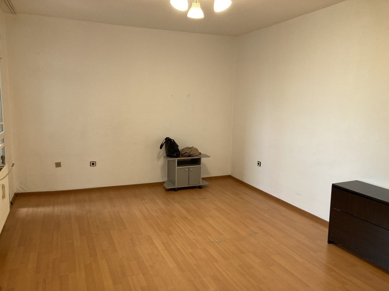 Издаје се  1 спаваћа соба Софија , Стрелбиште , 45 м2 | 35930694