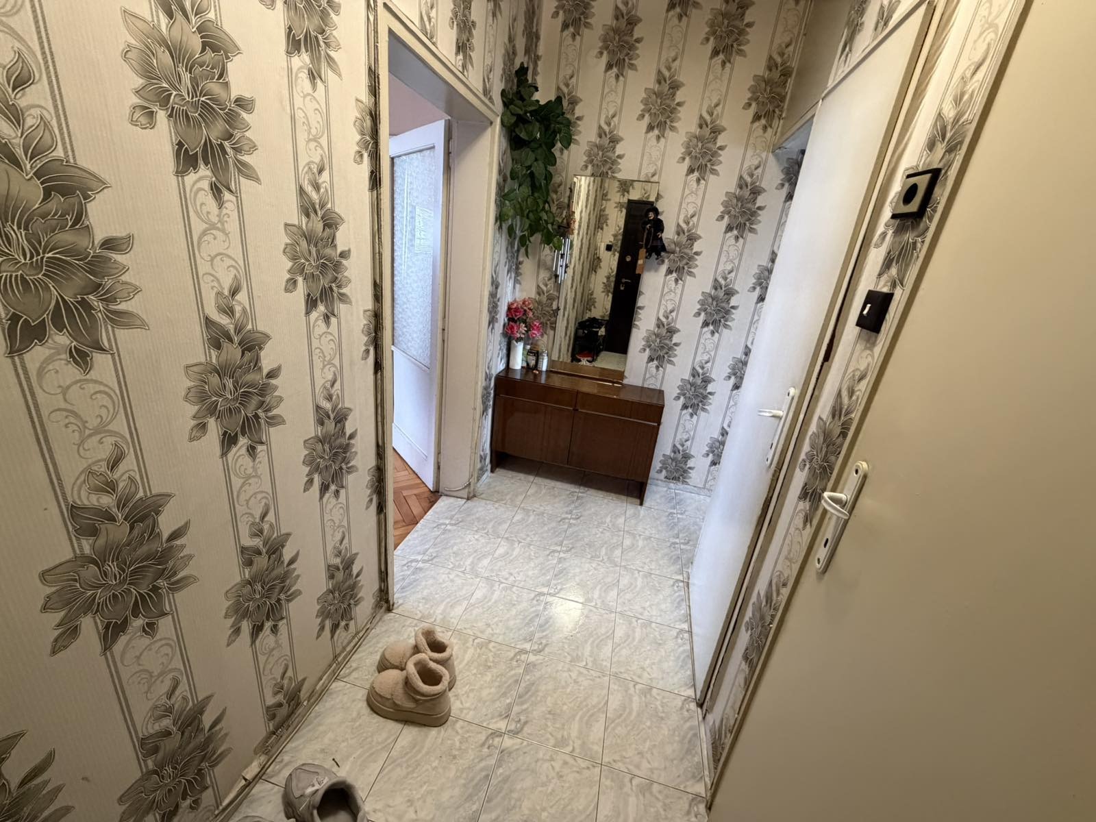 Дава под наем 3-СТАЕН, гр. София, Гоце Делчев, снимка 2 - Апартаменти - 53749646