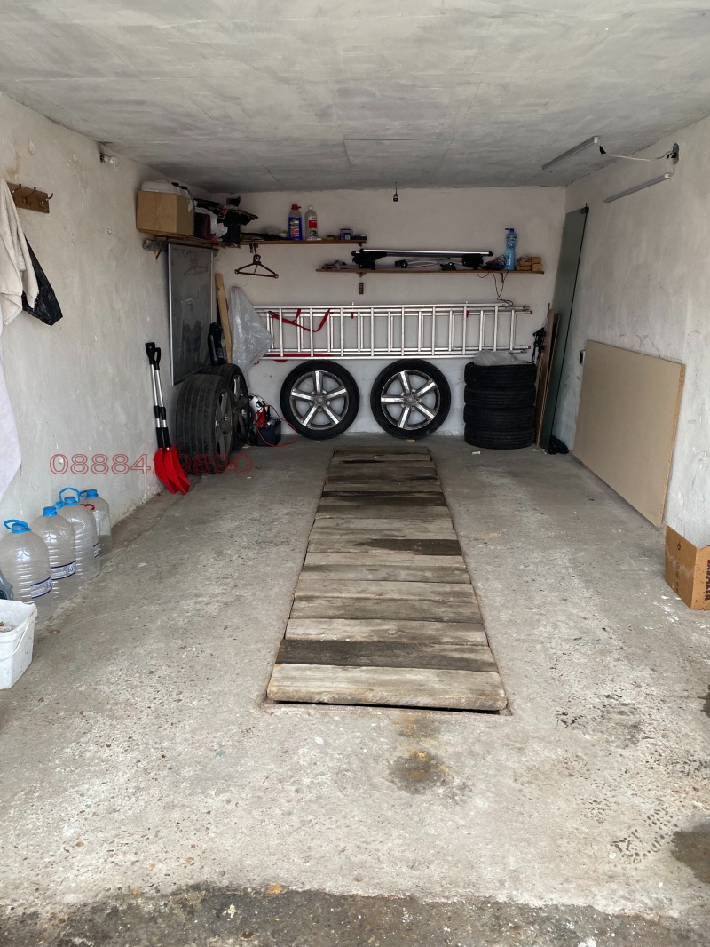 Дава под наем ГАРАЖ, ПАРКОМЯСТО, гр. Русе, Център