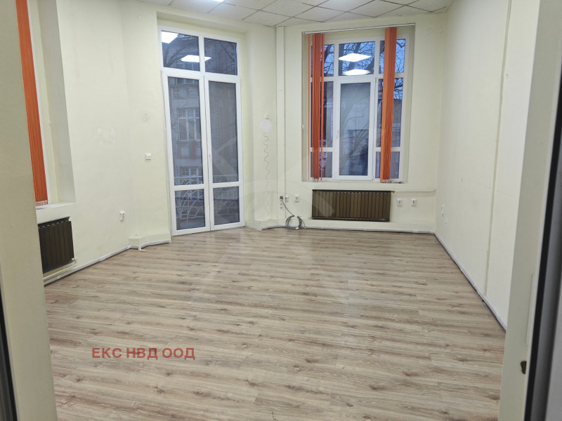 Дава под Наем ОФИС в град Пловдив, Център - 230 кв.м / 1 000 € » 1 955.83 лв., ЕКС НВД ПЛОВДИВ ООД