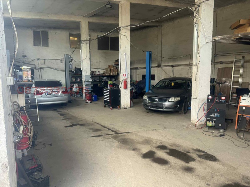 De inchiriat  Cladire industriala Sofia , Moderno predgradie , 300 mp | 46115747