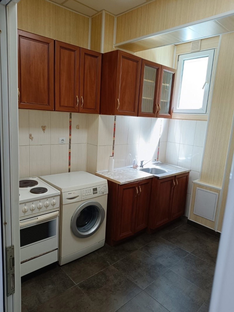 Издаје се  1 спаваћа соба Софија , Банишора , 71 м2 | 39822425