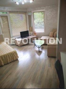 1 chambre VINS-Tcherven plochtad, Varna