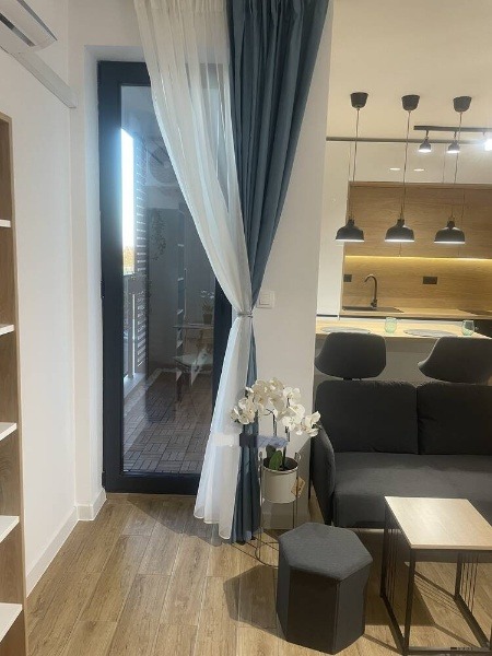 Дава под нем  2-стаен, град Пловдив, Център •  400 EUR • ID 76543413 — holmes.bg - [1] 