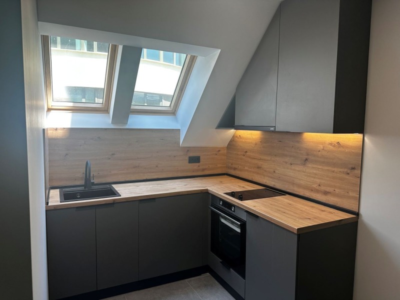 Дава под нем  2-стаен, град София, Център •  699 EUR • ID 14606015 — holmes.bg - [1] 