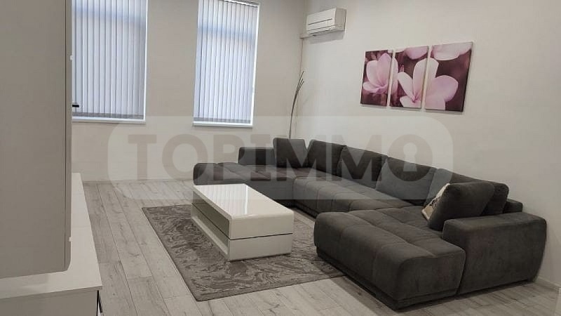 Дава под наем ЕТАЖ ОТ КЪЩА, гр. Варна, Център