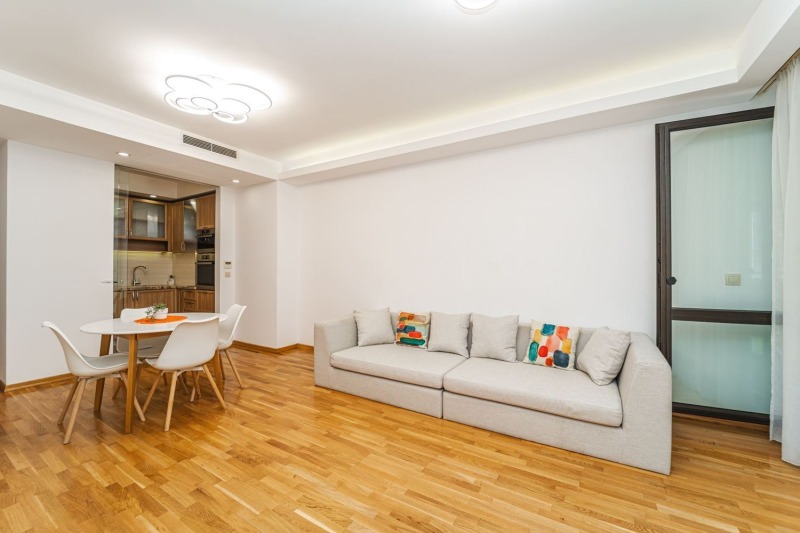 Kiadó  3 hálószobás Sofia , Iztok , 184 négyzetméter | 28682104