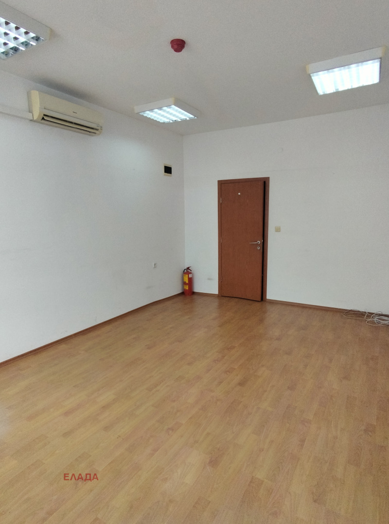 Дава под Наем ОФИС в град Враца, Център - 20 кв.м / 105 € » 205.36 лв., ЕЛАДА