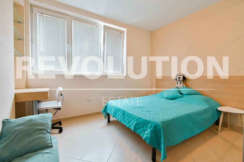 Издаје се  2 спаваће собе Софија , Лозенец , 100 м2 | 49500550 - слика [11]
