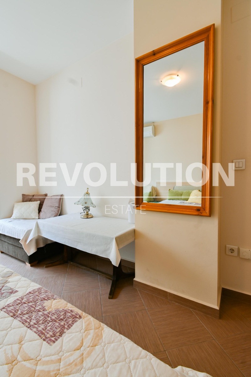 Издаје се  2 спаваће собе Софија , Лозенец , 100 м2 | 49500550 - слика [9]
