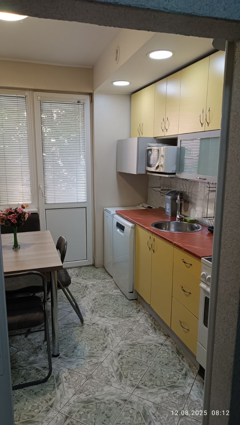Дава под нем  3-стаен, град Плевен, Широк център •  400 € • ID 83010866 — holmes.bg - [1] 