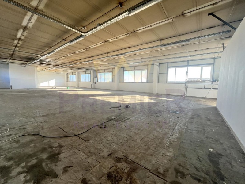 Дава под наем СКЛАД, гр. Варна, м-т Пчелина, снимка 5 - Складове - 53518594