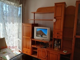 1 chambre Slaveikov, Bourgas 8